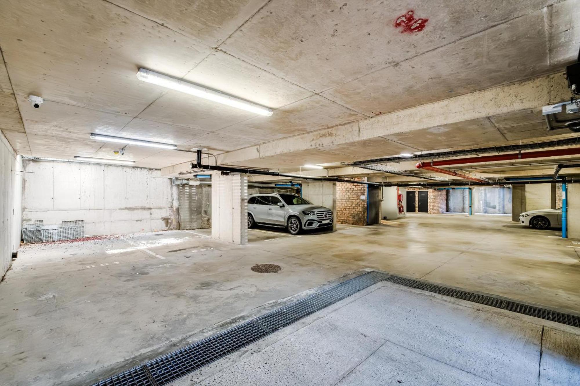 Secure Modern W Views Bantry Pad Apartment *
